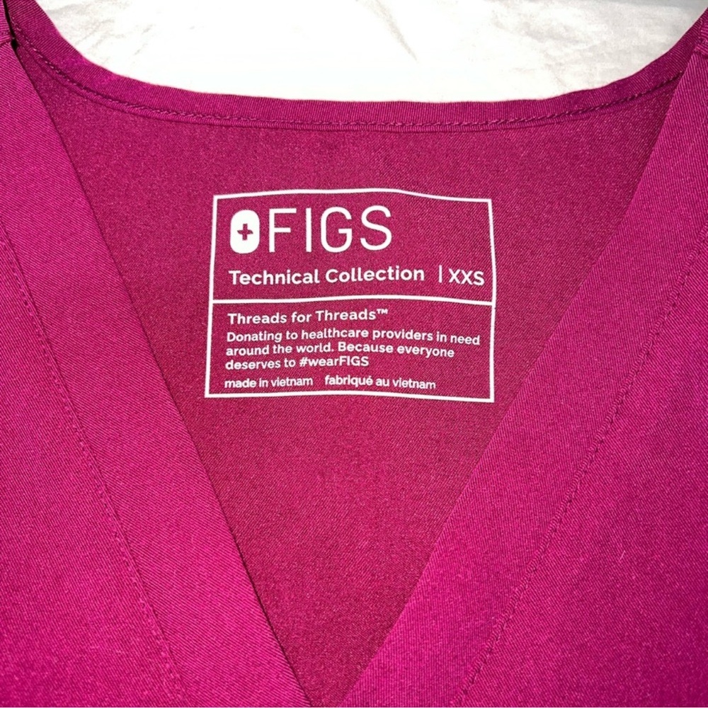 FIGS Scrub Set 🩷 - Picture 3 of 6